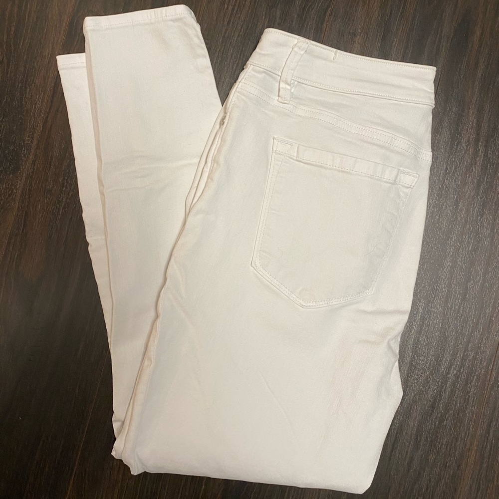 LOFT White Curvy Skinny Ankle Jean.